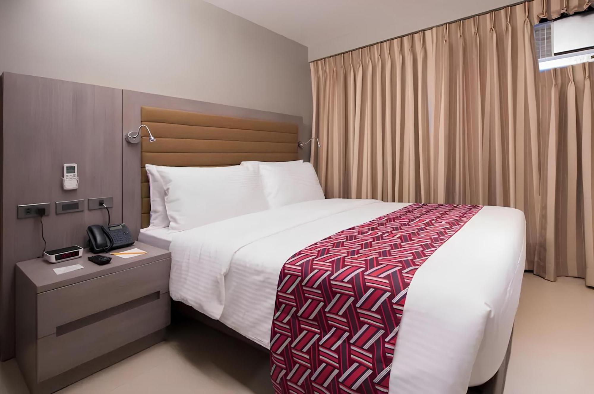 Solace Hotel 3* Makati City